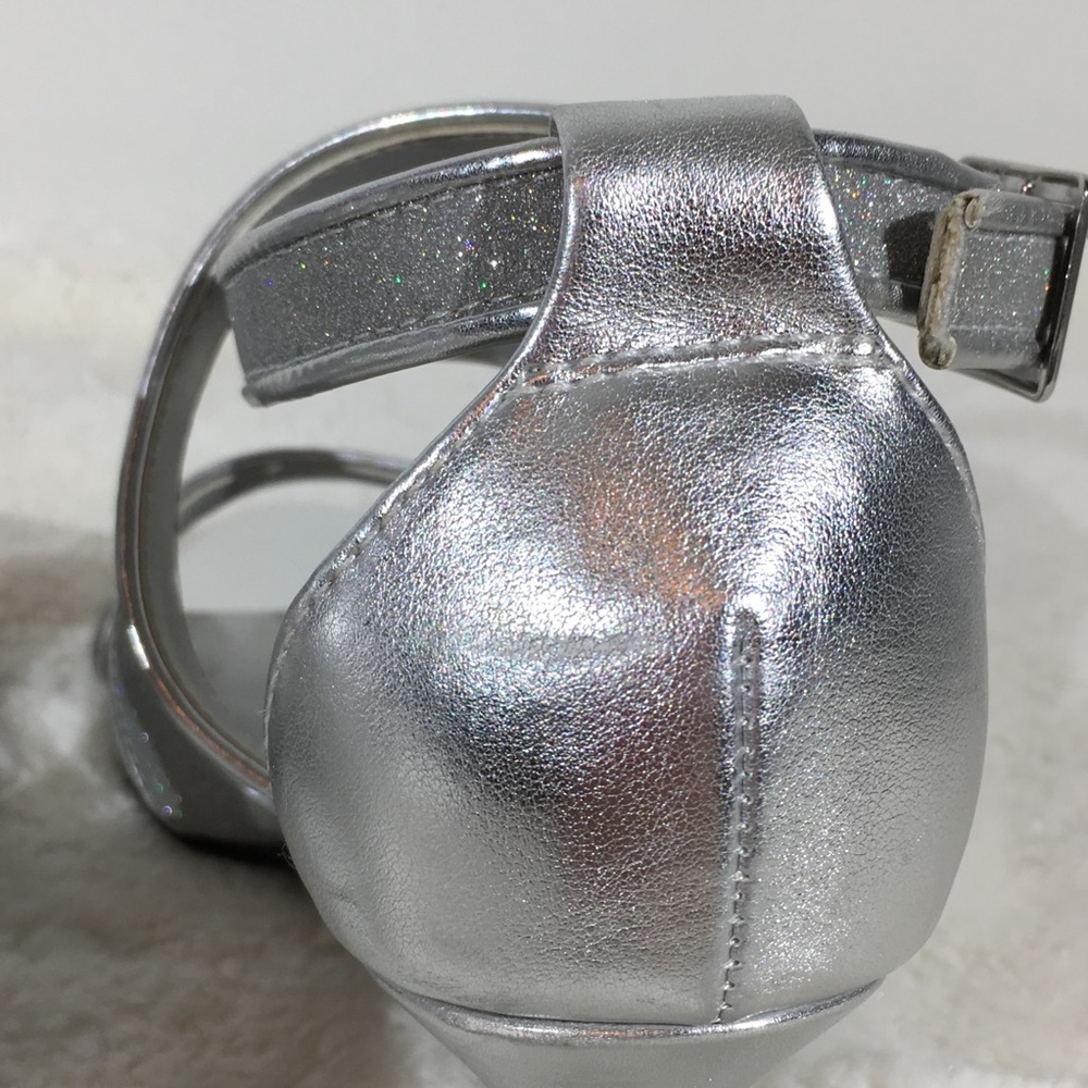 Dyeables Women's Amber Silver Sparkly Ankle Strap heels - Size 6B - Picture 6 of 7